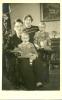 Arie van den Heuvel en Gerrie van Doesburg met hun kinderen Janet en Margaret van den Heuvel. Arie van den Heuvel en Gerrie van Doesburg met hun kinderen Janet en Margaret van den Heuvel.