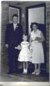 Arie van den Heuvel, Gerrie Doesburg en Janet van den Heuvel (hun dochter). Arie van den Heuvel, Gerrie Doesburg en Janet van den Heuvel (hun dochter).